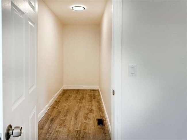 Building Photo - 34 Harold St