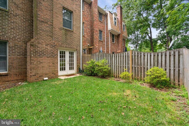 Building Photo - 2918 Oakborough Square