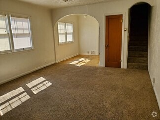 Building Photo - 424 W Benton St
