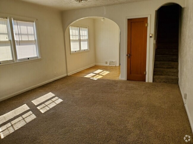Building Photo - 424 W Benton St