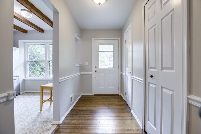 Foto del edificio - 272 Chelmsford Ct