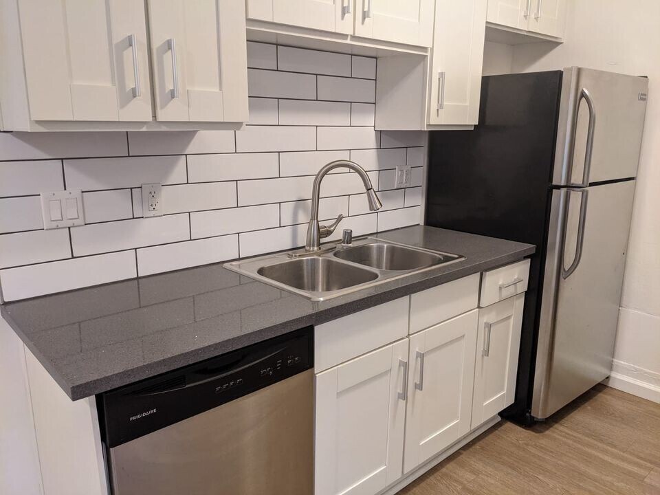 Foto principal - 6142 Eleanor Ave