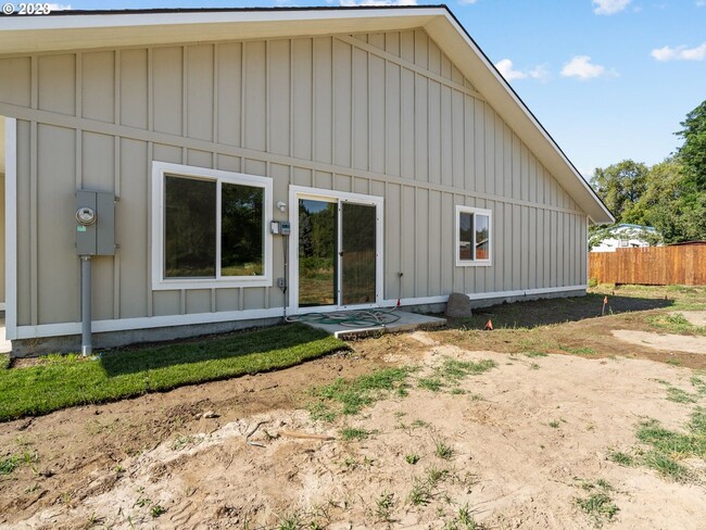 Building Photo - 600 Earl