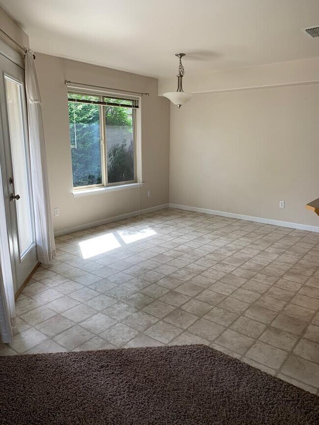 Foto del edificio - 2202 NW North Hill Dr