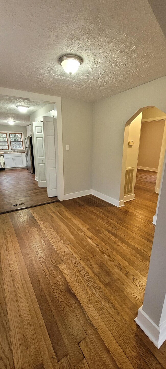Building Photo - 928 Oglewood Ave