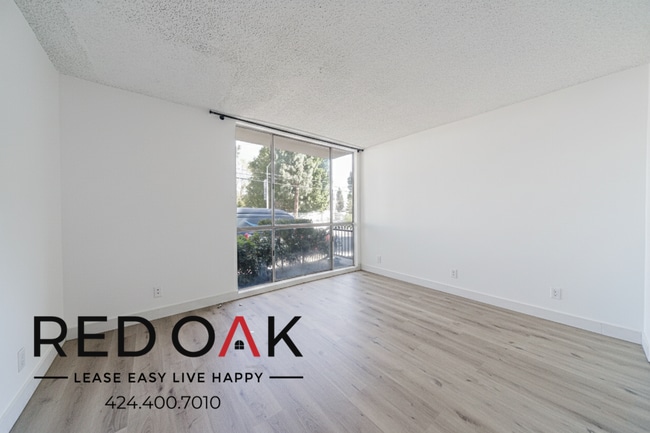 Building Photo - 10535 Lindley Ave