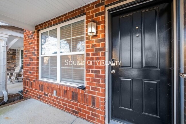 Foto del edificio - 1234 Riverbrook Dr