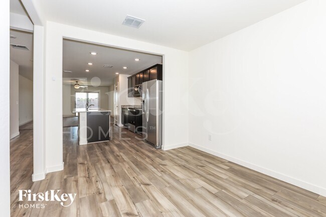 Foto del edificio - 967 W 20th St