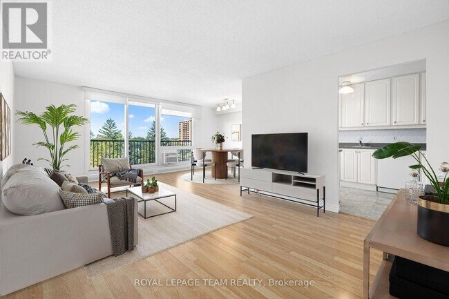 Photo du bâtiment - 665-665 Bathgate Dr