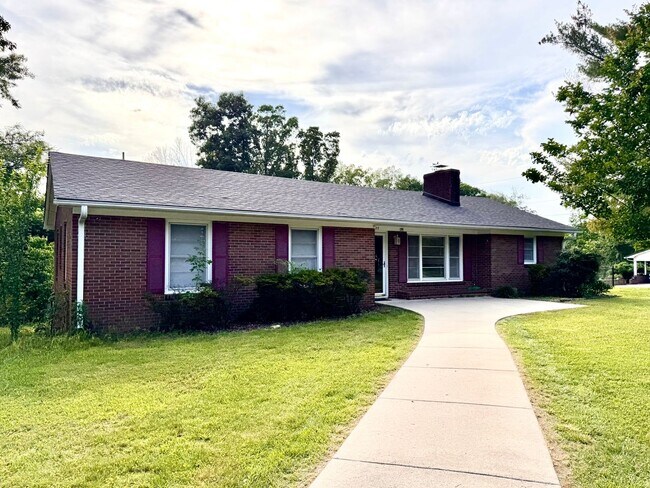Foto del edificio - 3BR 1.5BA Brick Ranch in Lexington