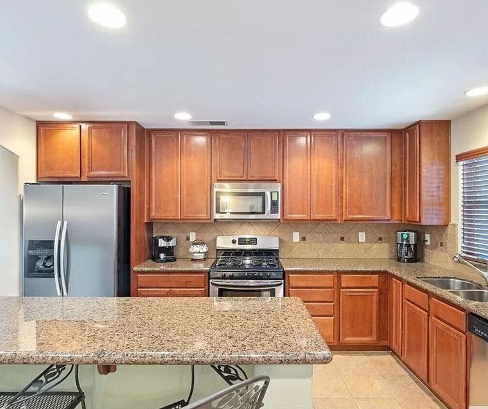 Building Photo - COMING SOON! Somersett Beauty Near Shopping, Restaurants, Walking Trails, Golf Course