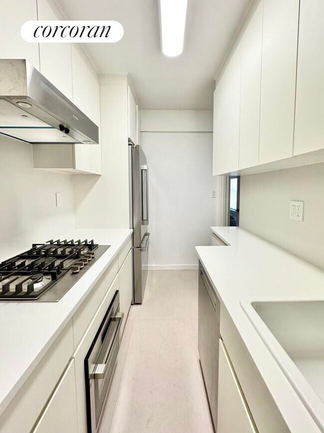 Foto del edificio - 308 W 30th St
