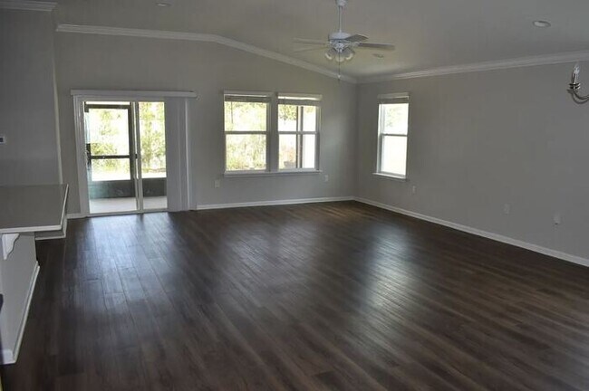 Foto del edificio - Beautiful 3BR 2BA Home w/ Stainless Kitchen • Fenced Yard in San Salito!