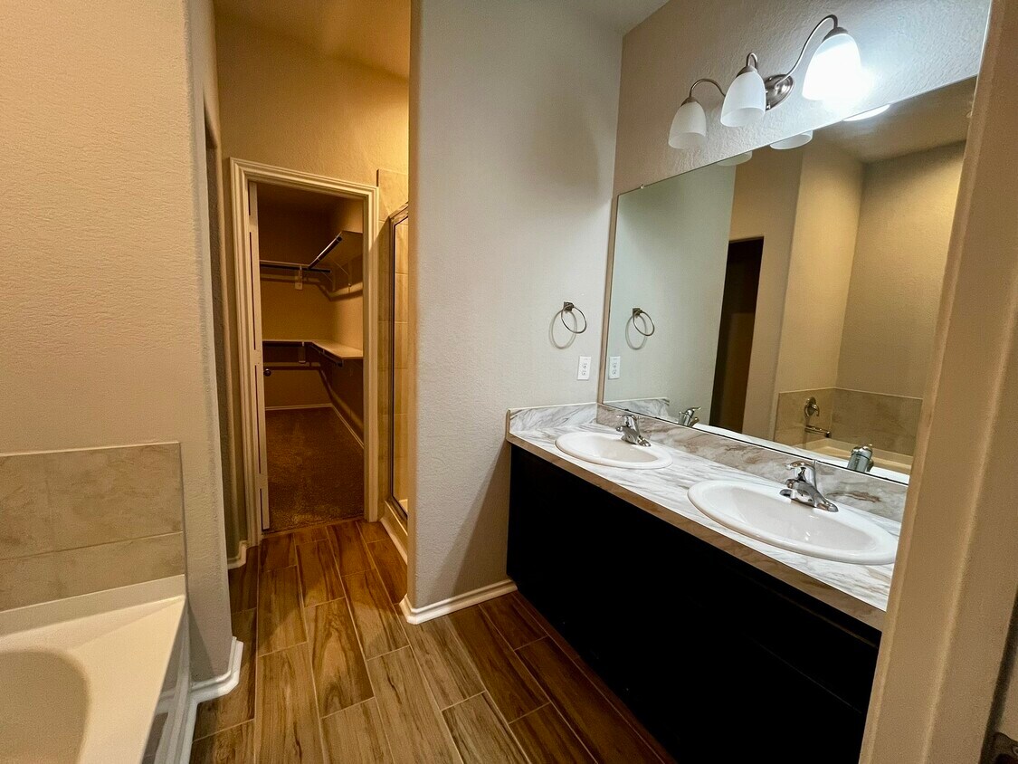 Foto del edificio - 5443 Redwood Summit Ln
