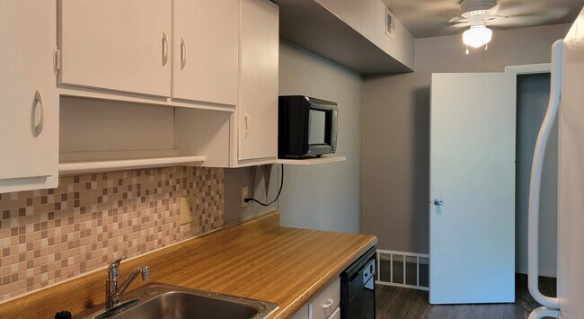 Kitchen - 1229 Westover Ct