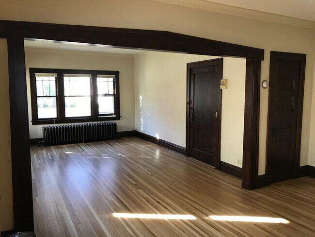 Building Photo - 3719 Harriet Ave