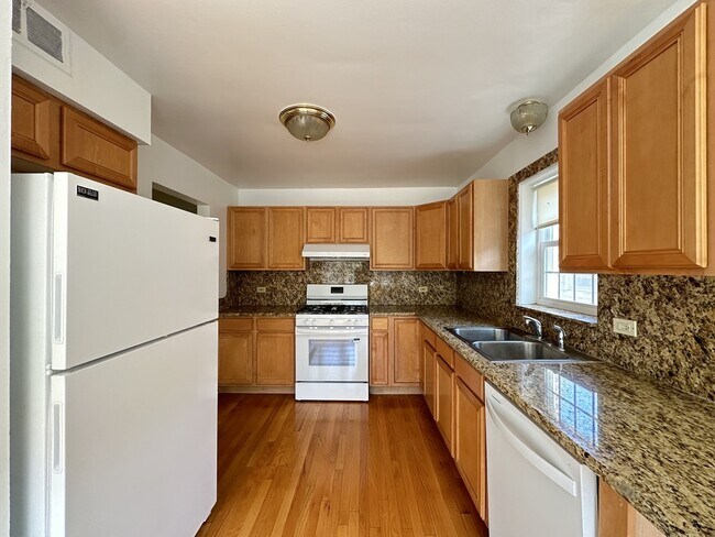 Building Photo - 5534 N Campbell Ave