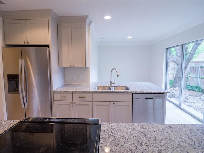 Building Photo - 9706 Summerhill Ln