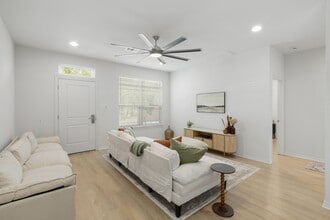 Building Photo - 240 Richards St