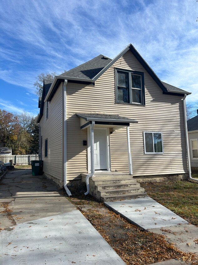 Primary Photo - 1232 S 16th St