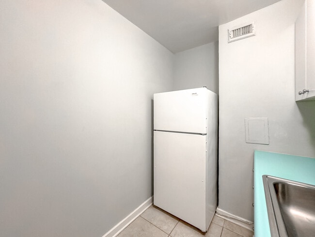 Foto del edificio - 450 W Wellington Ave