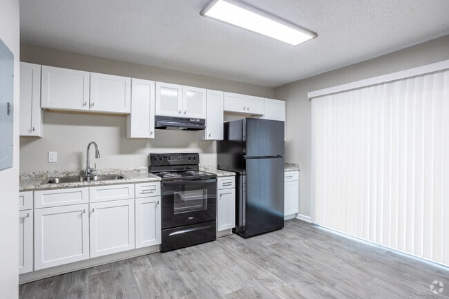 2BR, 1.5BA - 1,082SF - Appletree Townhomes  2328 Campbellton Rd SW