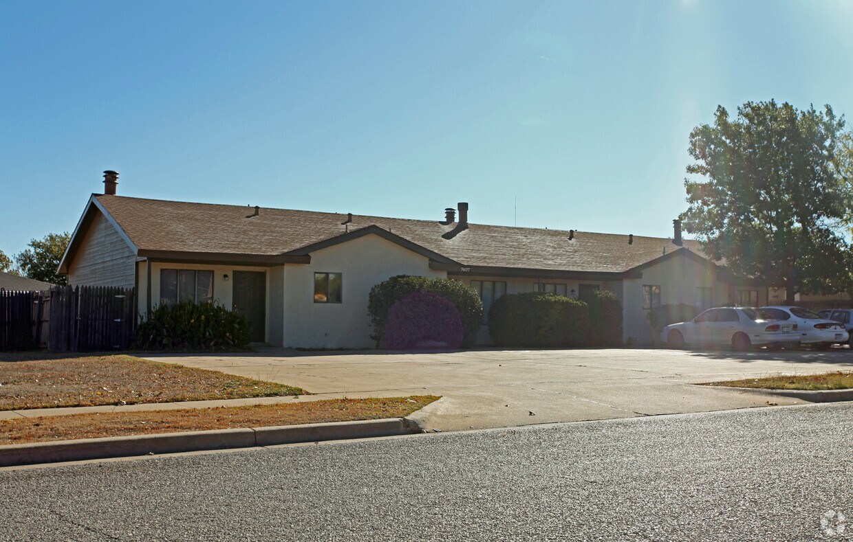 Foto del edificio - 7407 Waco Ave