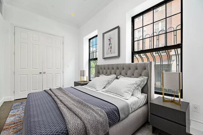 Foto del edificio - 326 E 4th St