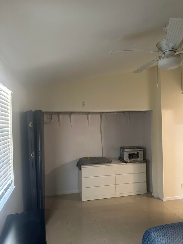 Foto del edificio - 8325 Fairway Rd