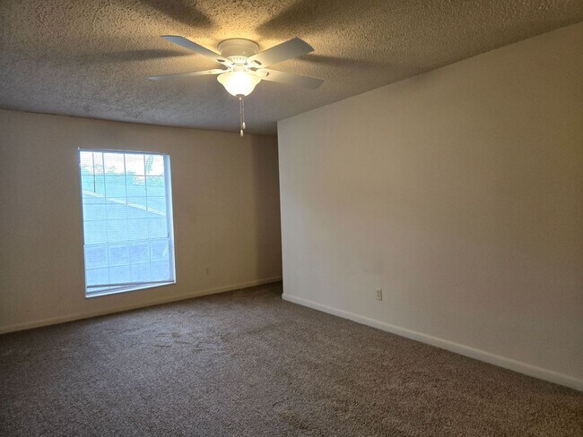 Foto del edificio - Spacious 1 Bedroom, 1.5 Bath Townhouse – Minutes from Nashville