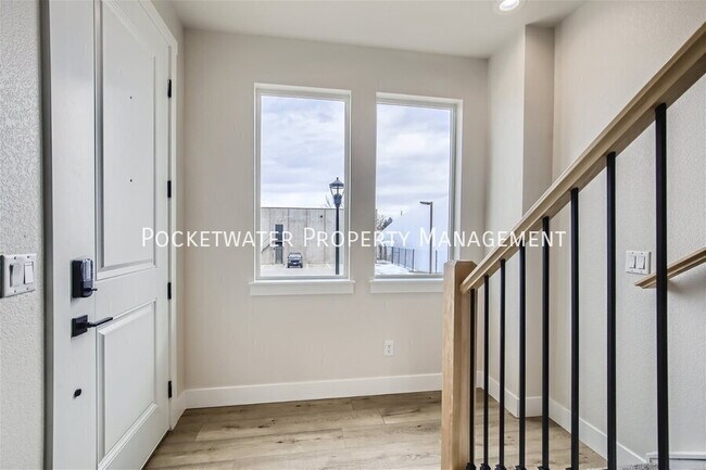 Foto del edificio - 1353 Baker St