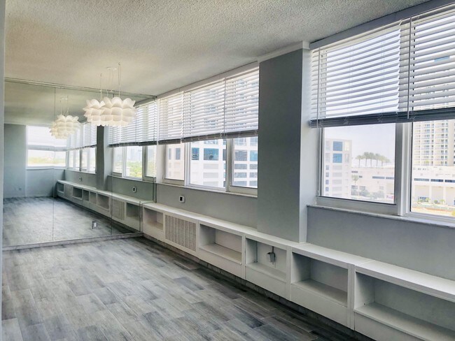 Building Photo - 3003 Terramar St
