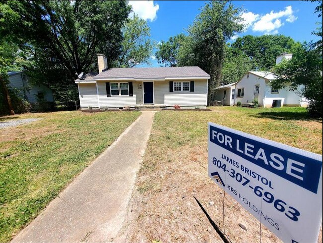 Foto del edificio - 1922 Oak Hill Ln