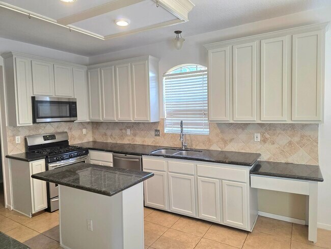 Building Photo - 15003 Changing Oak Ridge Ct