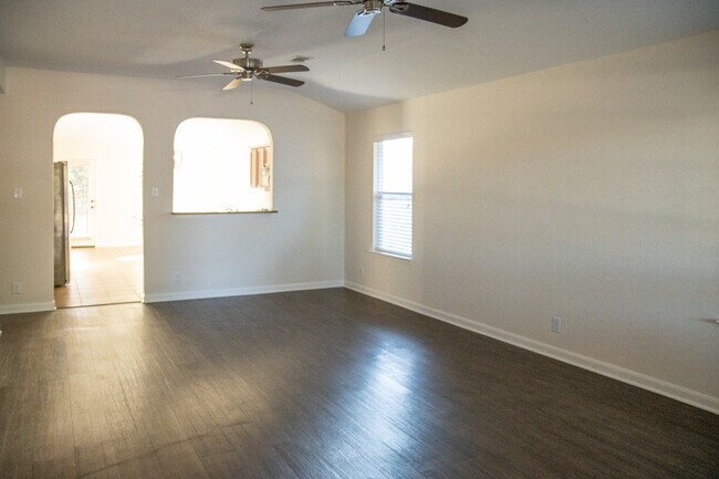 Sala de estar - 2808 Granite Cove