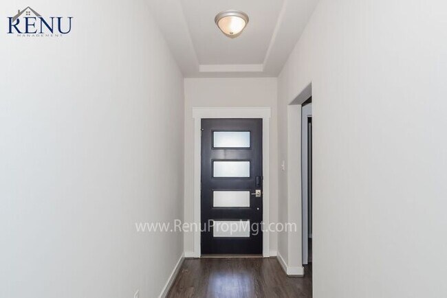 Building Photo - AVAILABLE NOW FOR A SELF GUIDED TOUR!