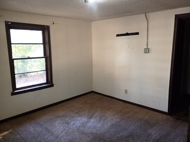 Building Photo - 304 Wells Ave