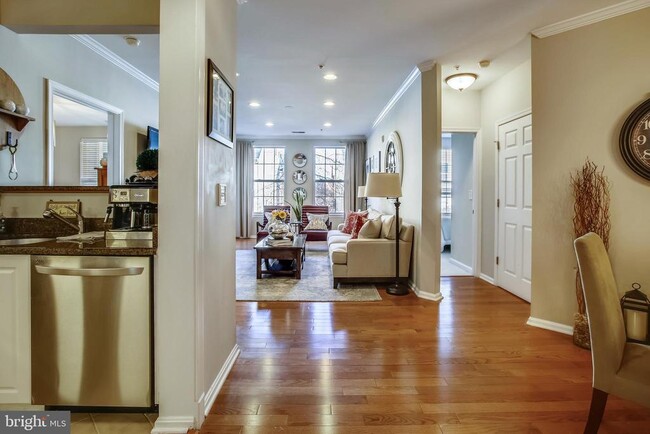 Building Photo - 4951 Brenman Park Dr