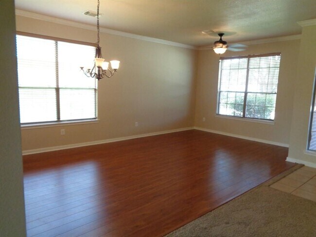 Building Photo - 525 Cedar Branch Dr