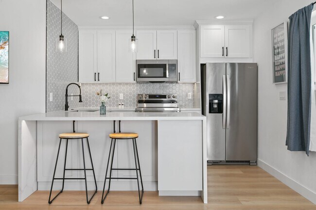 Foto del edificio - 1310 Halley Ct