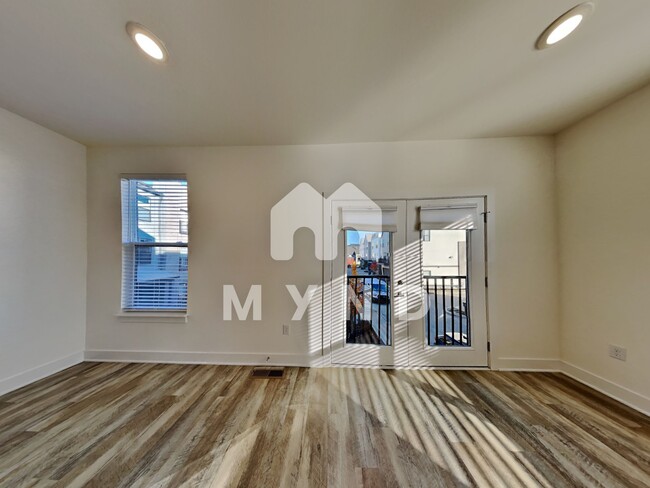 Building Photo - 1844 McQuat Pl