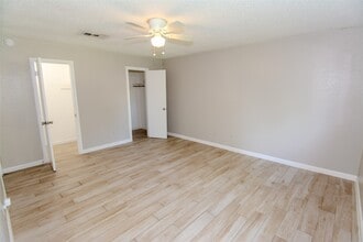 Building Photo - 1027 Montour Dr