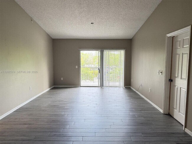 Foto del edificio - 5015 Wiles Rd