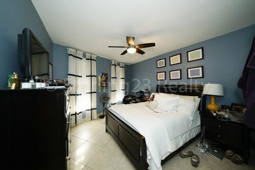 Foto principal - 30-01 Astoria Blvd