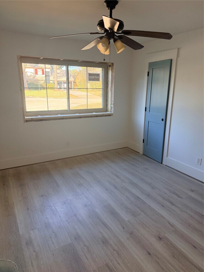 Building Photo - 1906 Shadow Bend Dr