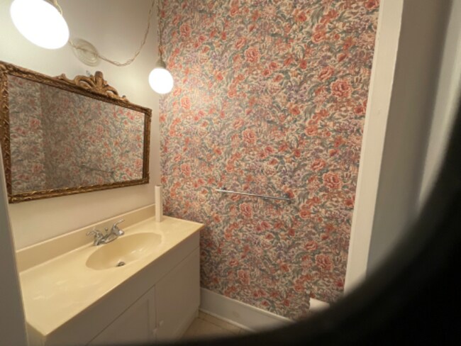 Building Photo - 302 Virginia Ave