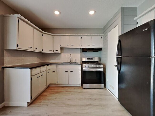 Foto del edificio - 11425 Palmer Ave