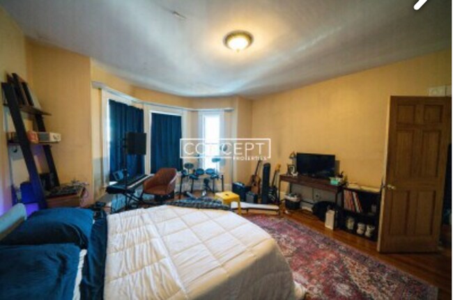 Foto del edificio - Unique 8 bed 2bath HOUSE with Yard,  Basement , Easy Parking