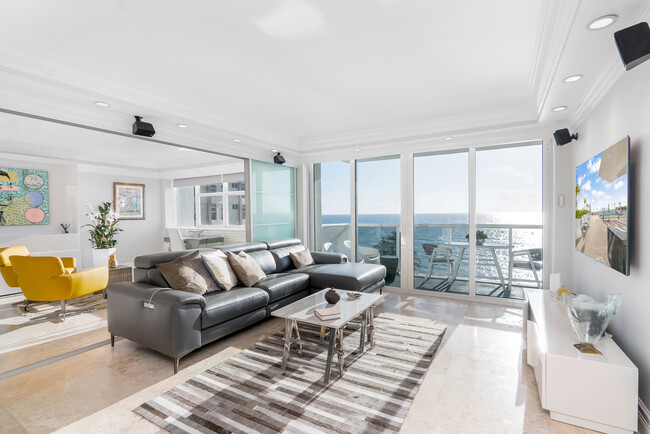 Beautiful Open Floorplan - 3140 S Ocean Dr