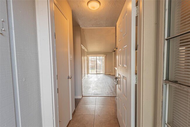 Building Photo - 818 Valley Ranch Dr